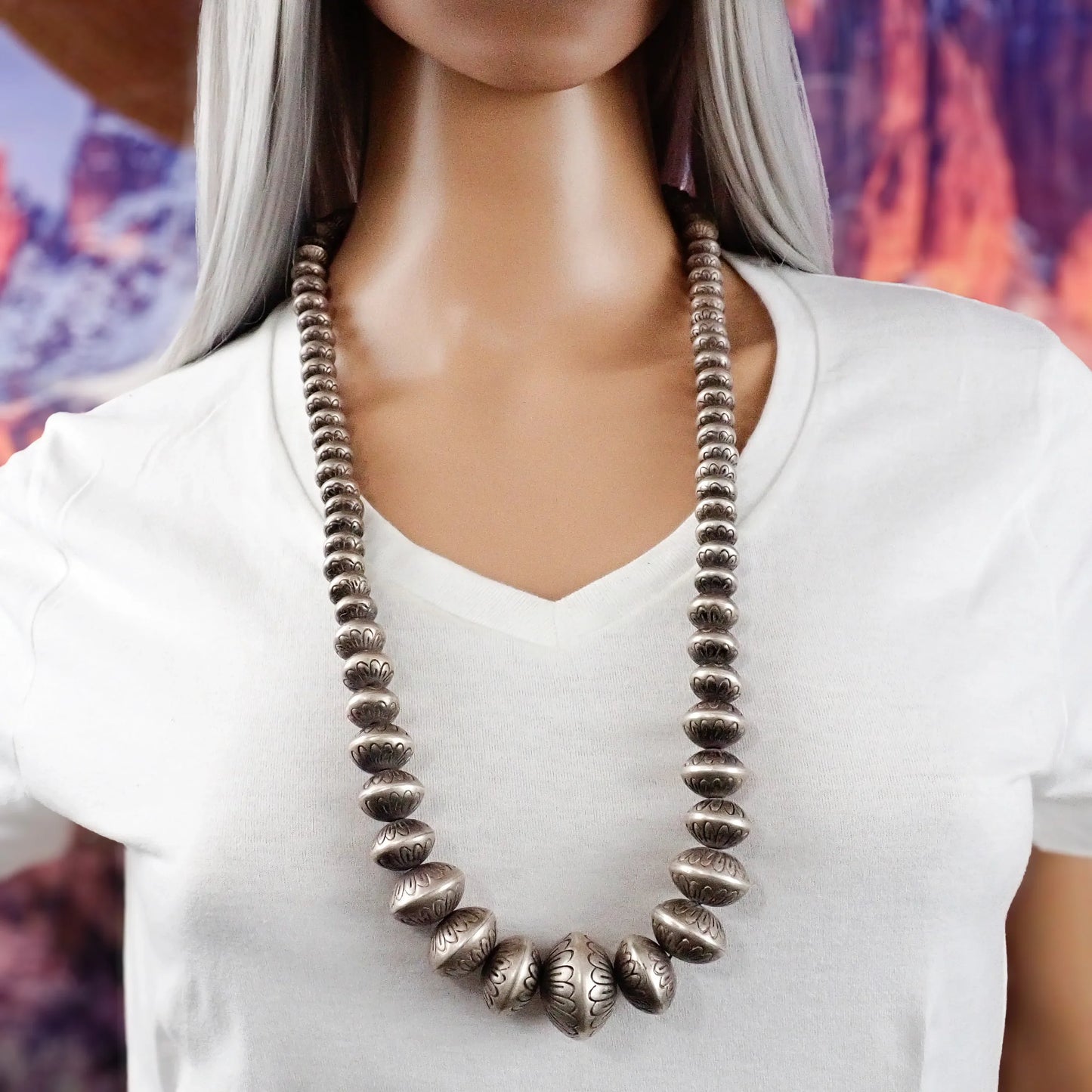 Late 20th Century Native American Hand-Chased Sterling Silver Graduated Navajo Pearls Bead Necklace