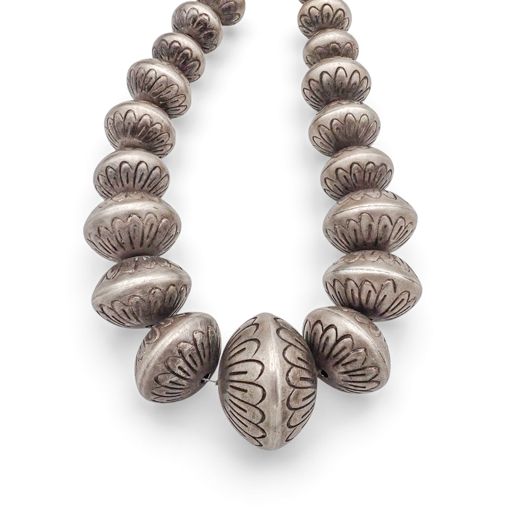 Late 20th Century Native American Hand-Chased Sterling Silver Graduated Navajo Pearls Bead Necklace