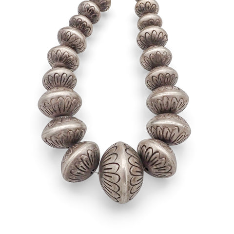 Late 20th Century Native American Hand-Chased Sterling Silver Graduated Navajo Pearls Bead Necklace