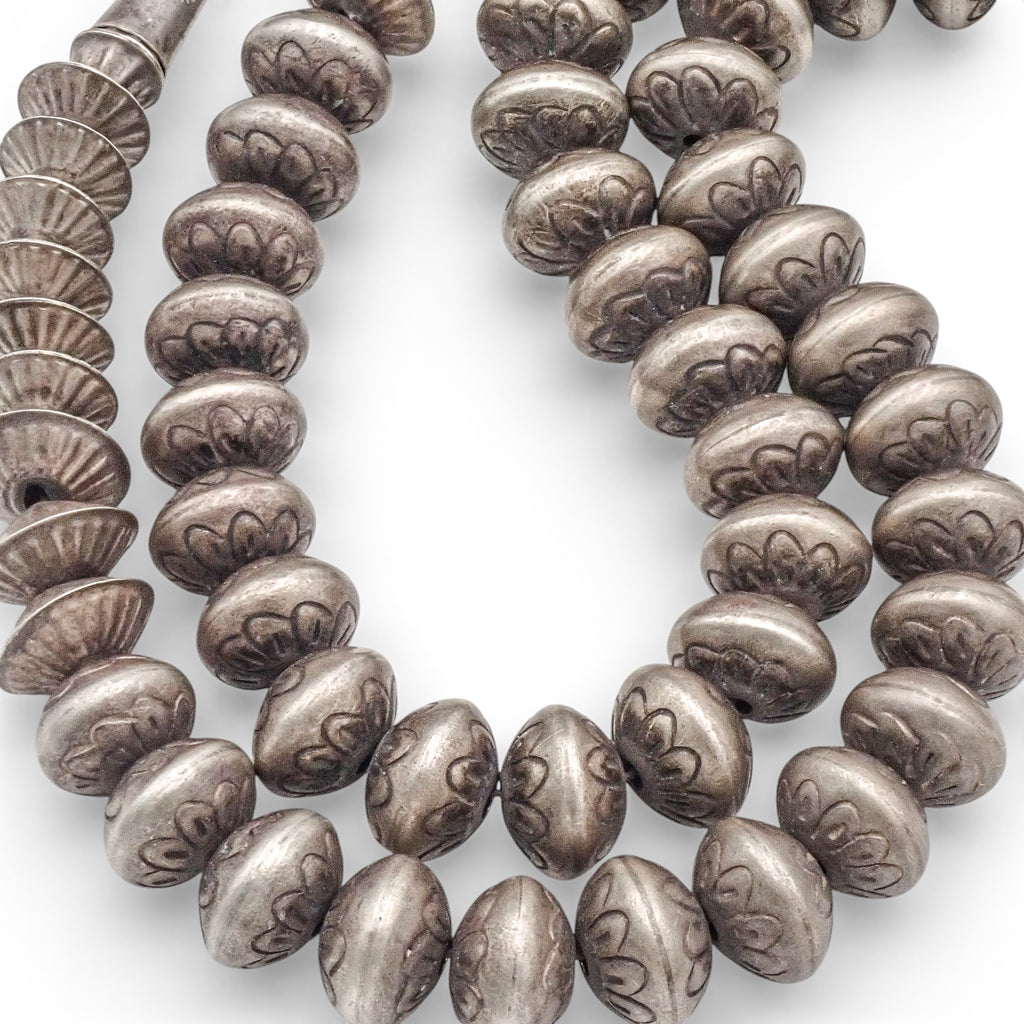 Late 20th Century Native American Hand-Chased Sterling Silver Graduated Navajo Pearls Bead Necklace