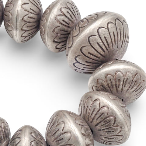 Late 20th Century Native American Hand-Chased Sterling Silver Graduated Navajo Pearls Bead Necklace