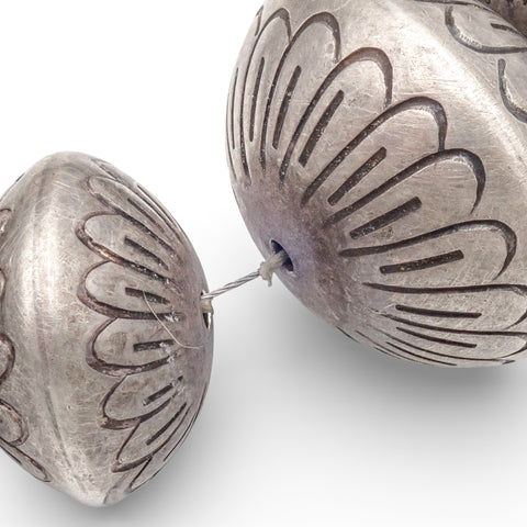 Late 20th Century Native American Hand-Chased Sterling Silver Graduated Navajo Pearls Bead Necklace