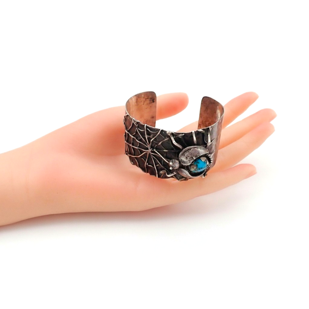 1970s Southwestern Navajo Kingman Turquoise Spider Sterling Silver Raised Web Shank Cuff Bracelet