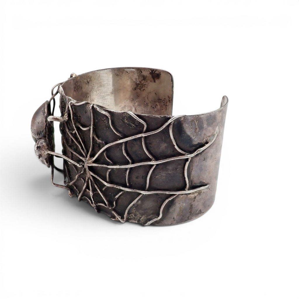 1970s Southwestern Navajo Kingman Turquoise Spider Sterling Silver Raised Web Shank Cuff Bracelet